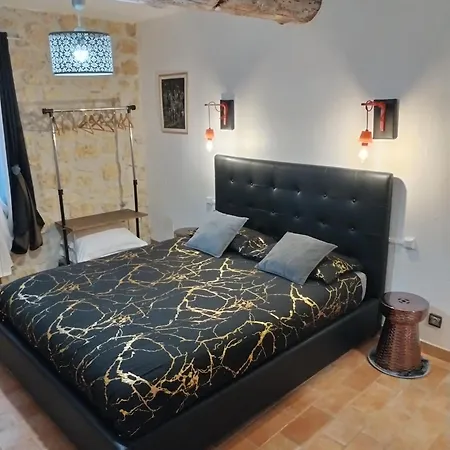 Artemia Maison Vigneronne A Bed & Breakfast Sigean