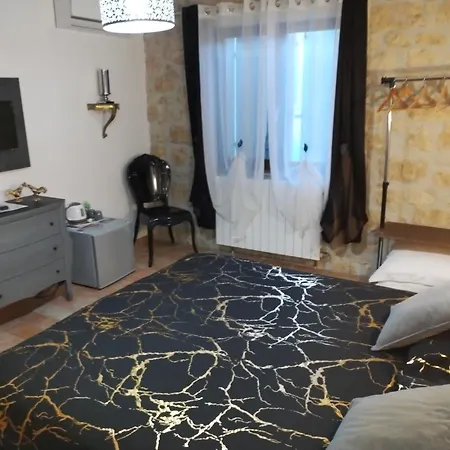 Artemia Maison Vigneronne A Bed & Breakfast