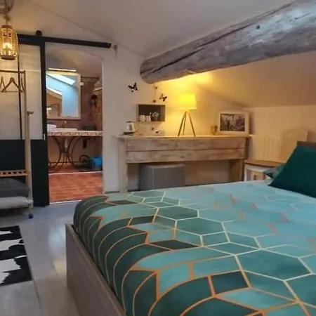 Artemia Maison Vigneronne A Bed & Breakfast 3*