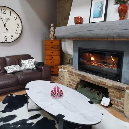 Artemia Maison Vigneronne A Bed & Breakfast Sigean