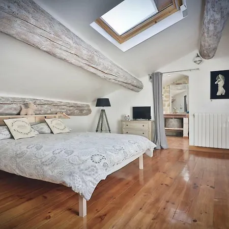 Artemia Maison Vigneronne A Bed & Breakfast