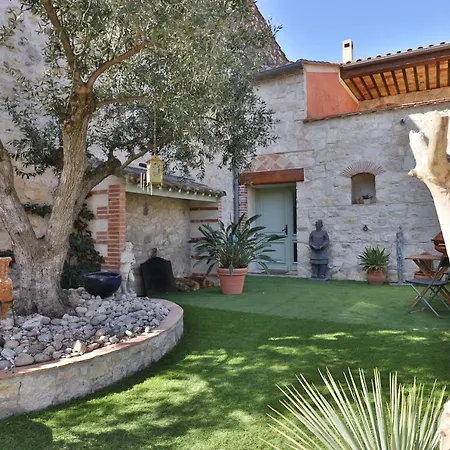 Artemia Maison Vigneronne A Bed & Breakfast