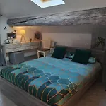Artemia Maison Vigneronne - D Hotes-b&b-piscine Et Panzió