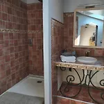 Artemia Maison Vigneronne - D Hotes-b&b-piscine Et 4* Sigean