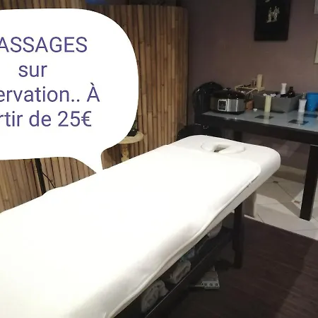 Artemia Maison Vigneronne - D Hotes-b&b-piscine فندق مبيت وإفطار