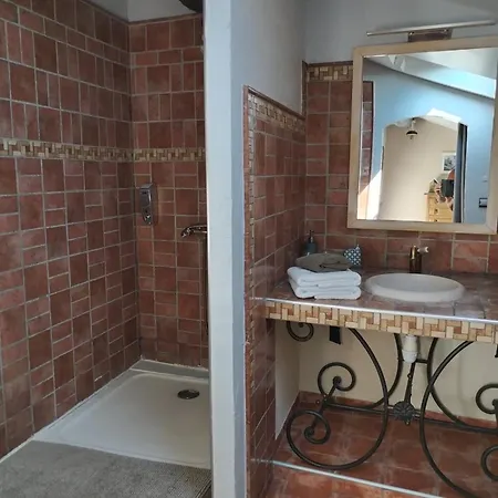 Artemia Maison Vigneronne - D Hotes-b&b-piscine 4* سيجيان