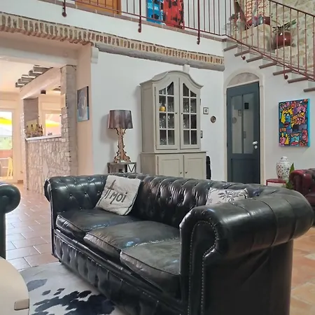Artemia Maison Vigneronne A Bed & Breakfast Sigean