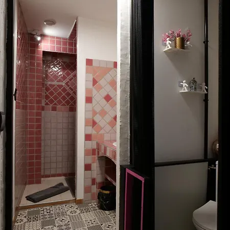Artemia Maison Vigneronne - D Hotes-b&b-piscine فندق مبيت وإفطار