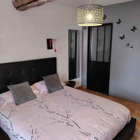 Artemia Maison Vigneronne - D Hotes-b&b-piscine سيجيان