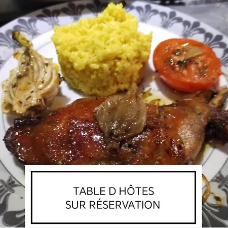 Artemia Maison Vigneronne - D Hotes-b&b-piscine فندق مبيت وإفطار سيجيان