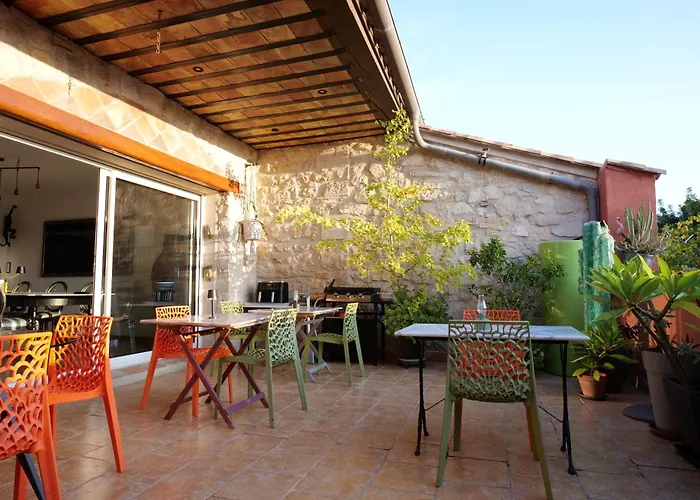 Artemia Maison Vigneronne - D Hotes-b&b-piscine Et Bed and breakfast 4*