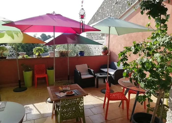 Artemia Maison Vigneronne - D Hotes-b&b-piscine Et Bed & Breakfast Sigean